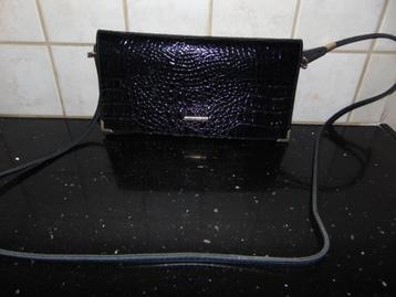 Vintage handtas in leder beschikbaar voor biedingen