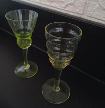 2 groen | gele glaasjes likeur glaasjes beschikbaar voor biedingen