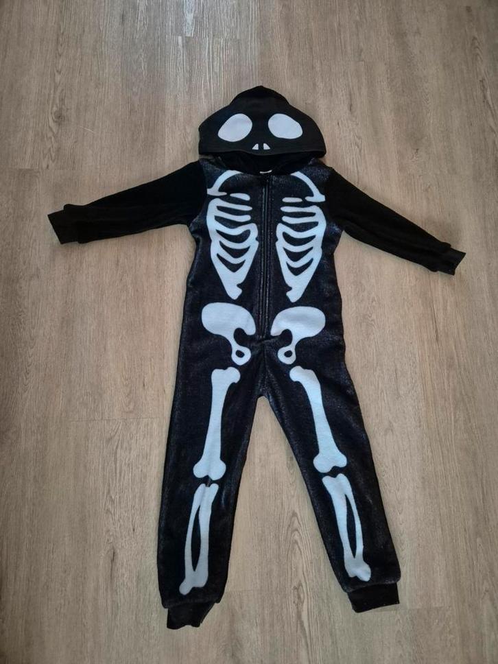 Fleece onesie met skelet print - Maat 110/116, Kinderen en Baby's, Carnavalskleding en Verkleedspullen, Gebruikt, Jongen of Meisje
