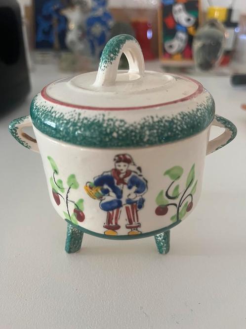 Oud frans geoord dekselpotje op poten, Antiek en Kunst, Antiek | Keramiek en Aardewerk, Ophalen of Verzenden