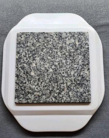 Hot Rock magnetron-warmhoudbord met massieve Granieten kern beschikbaar voor biedingen