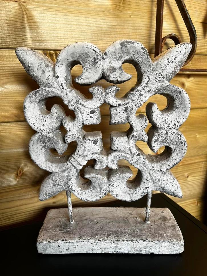 Raamdecoratie, wanddecoratie van steen, Franse lelie, Huis en Inrichting, Woonaccessoires | Wanddecoraties, Zo goed als nieuw