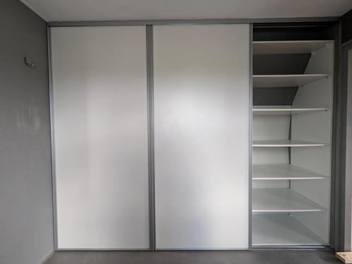 Schuifdeuren en kast met hang en legplanken, Huis en Inrichting, Kasten | Kledingkasten, Gebruikt, 200 cm of meer, 200 cm of meer