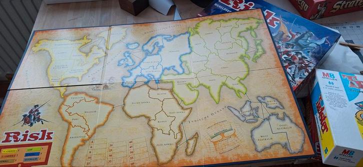Risk Bordspel - Verover de Wereld!, Hobby en Vrije tijd, Gezelschapsspellen | Bordspellen, Gebruikt, Drie of vier spelers, Vijf spelers of meer