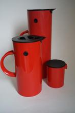 stelton koffiekan thermos kan melkkan rood kunststof design, Huis en Inrichting, Ophalen of Verzenden, Gebruikt