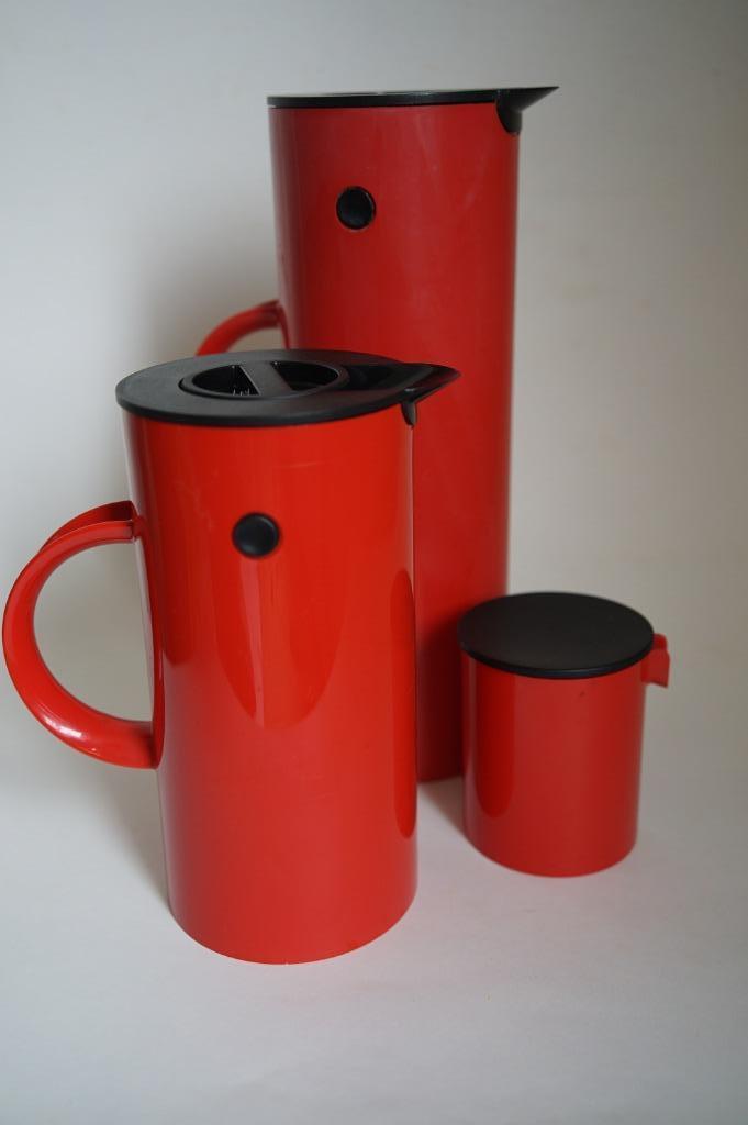 stelton koffiekan thermos kan melkkan rood kunststof design, Huis en Inrichting, Keuken | Keukenbenodigdheden, Gebruikt, Ophalen of Verzenden