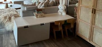 IKEA Smastad bureau en kist beschikbaar voor biedingen