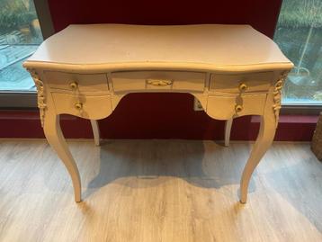 Make up tafel beschikbaar voor biedingen