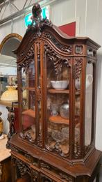 Notenhouten rijk bewerkte Louis XVI vitrinekast, Antiek en Kunst, Antiek | Meubels | Kasten, Ophalen