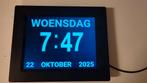 Kalender klok, dementie klok, klok voor ouderen, Huis en Inrichting, Woonaccessoires | Klokken, Ophalen of Verzenden, Zo goed als nieuw