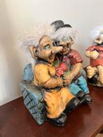 Noors beeldje van 2 trollen op een bankje, Ophalen of Verzenden, Zo goed als nieuw, Mens