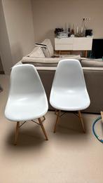 Witte kuipstoelen met houten onderstel, Huis en Inrichting, Stoelen, Ophalen, Zo goed als nieuw, Wit