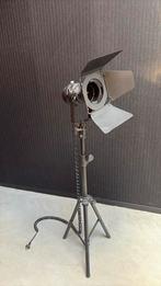Vintage studiolamp / theaterlamp op statief – werkend, Huis en Inrichting, Lampen | Vloerlampen, Ophalen, Gebruikt, Vintage industrieel