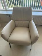 2x Fauteuil (1 leder en 1 stof), Huis en Inrichting, Fauteuils, Ophalen, Stof, 75 tot 100 cm, Zo goed als nieuw