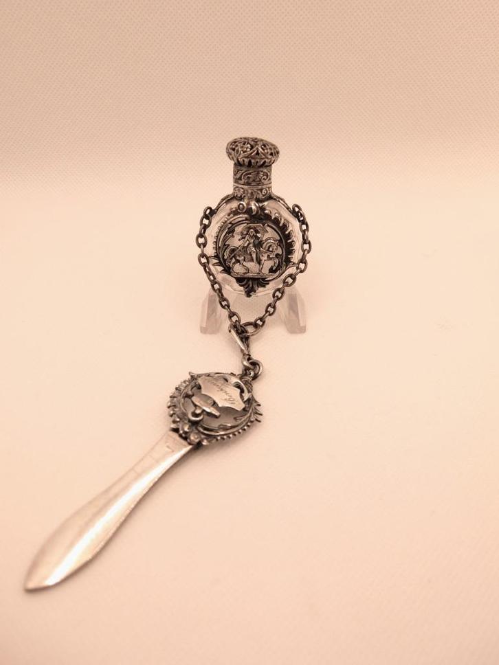 antiek 19de eeuws chatelaine parfumflesje Jeanne D'arc, Antiek en Kunst, Curiosa en Brocante, Ophalen of Verzenden