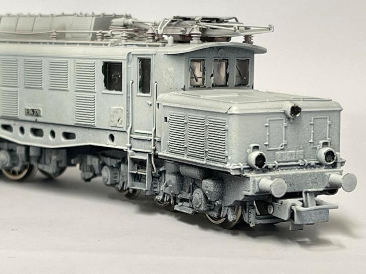 * BESNEEUWD * DIGITAAL * KROKODIL E94 276 ** NIEUWSTAAT *, Hobby en Vrije tijd, Modeltreinen | H0, Zo goed als nieuw, Locomotief