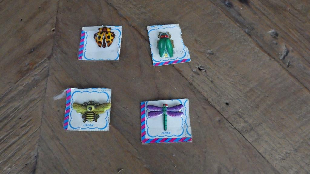 mooie retro insectenbroches uit Japan, Verzamelen, Ophalen of Verzenden, Overige typen