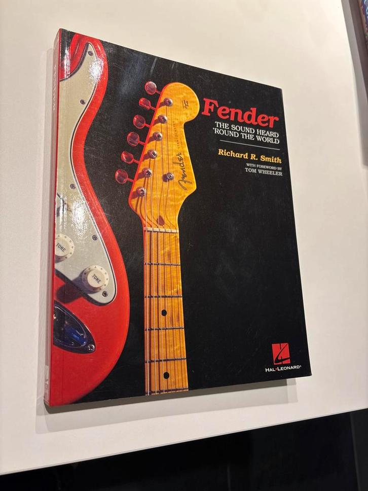 Fender Sound Round the World - Richard R. Smith, Boeken, Muziek, Zo goed als nieuw, Instrument, Ophalen