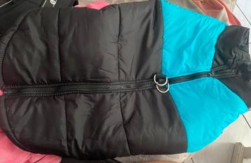 Honden jasje beschikbaar voor biedingen