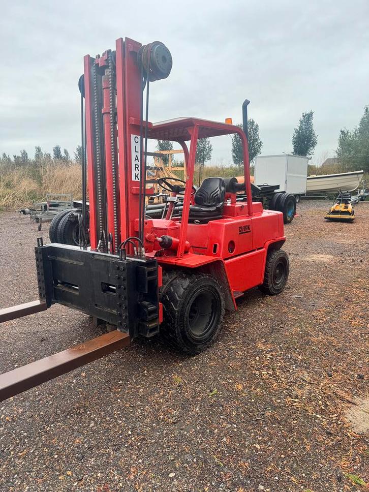 Clark heftruck 4 ton hefhoogte 4.70 met hydr verst lepels, Zakelijke goederen, Machines en Bouw | Heftrucks en Intern transport