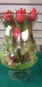 vaas met kunsttulpen en decoratie, Ophalen of Verzenden, 'T Olde Gre-j, Info@toldegrej.nl, Endepoelstraat 20f Didam