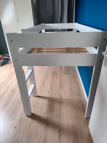 Bed halfhoogslaper 200x90x120 wit beschikbaar voor biedingen