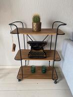Bijzet kastje zwart staal met houten planken, Ophalen, Gebruikt