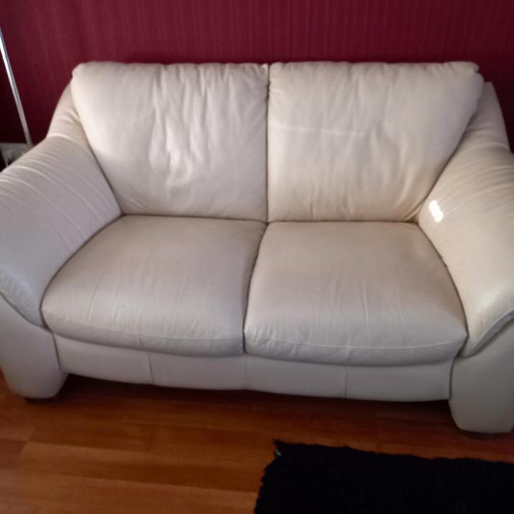 Te koop zeer nette lederen twee-zits bank, Huis en Inrichting, Banken | Bankstellen, Zo goed als nieuw, Tweepersoons, 75 tot 100 cm