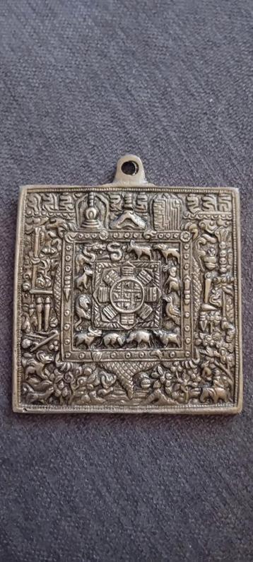 Antiek Tibetaans koperen Zodiac Amulet 1850-1899 beschikbaar voor biedingen