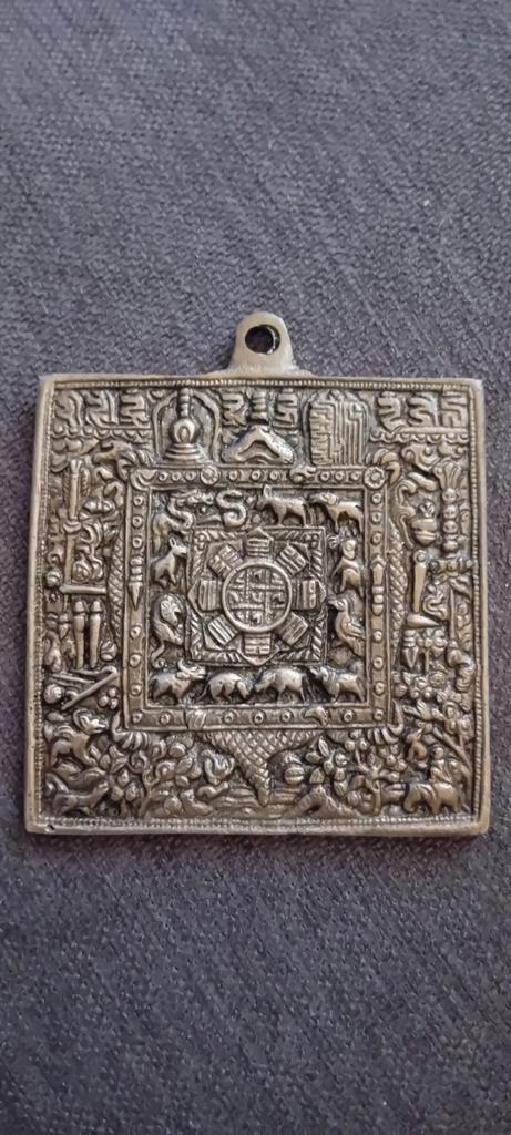 Antiek Tibetaans koperen Zodiac Amulet 1850-1899, Antiek en Kunst, Kunst | Niet-Westerse kunst, Ophalen of Verzenden