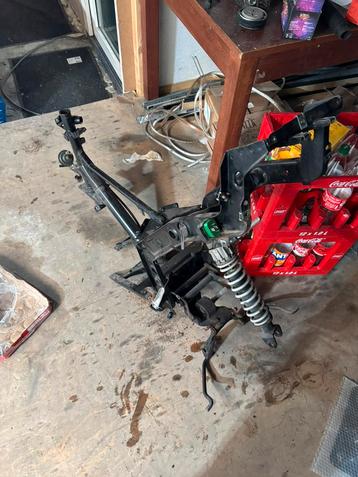 Gilera Runner 125 180cc frame motorframe swingarm subframe beschikbaar voor biedingen