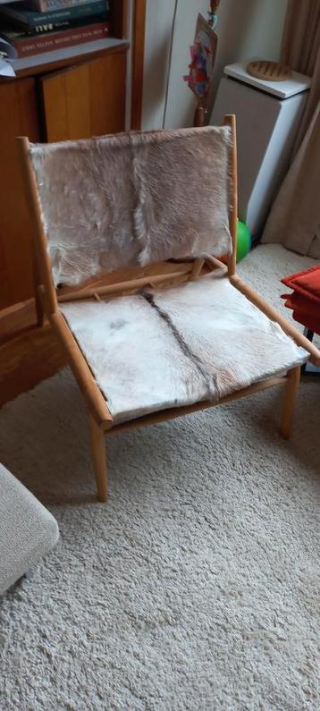 Design stoelen teak en geitenhuid beschikbaar voor biedingen