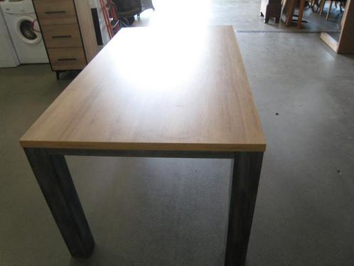 Houten eettafel met grijze poten, Huis en Inrichting, Tafelonderdelen, Gebruikt