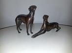 Twee beelden van brons Hazewindhonden, Greyhound, Ophalen, Brons