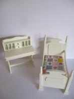 poppenhuis kinderbedje + bureau, Ophalen of Verzenden, Zo goed als nieuw, Decoratie