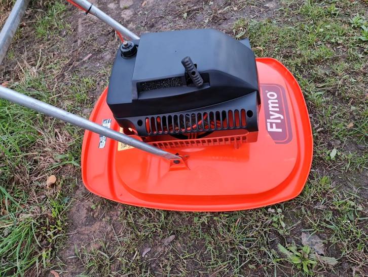 Flymo L47 2 takt benzine grasmaaier zweefmaaier, Tuin en Terras, Grasmaaiers, Zo goed als nieuw, Ophalen