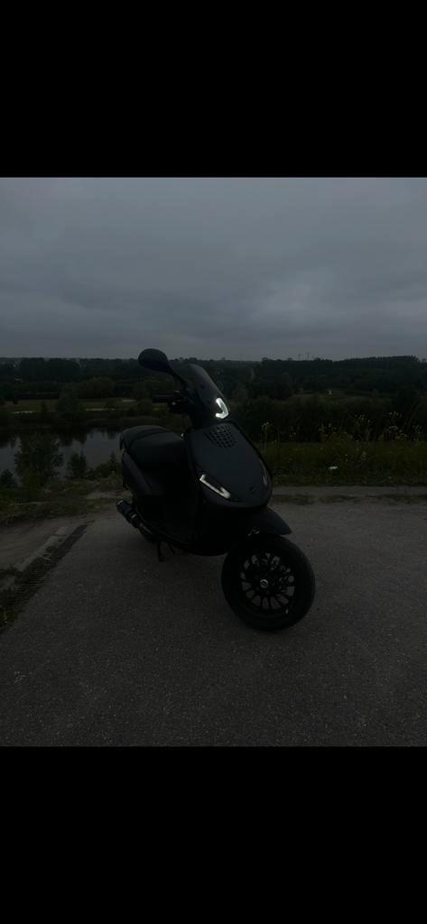 Mooie custom zip 50cc 4t 2v, Fietsen en Brommers, Scooters | Piaggio, Zo goed als nieuw, Zip, Ophalen
