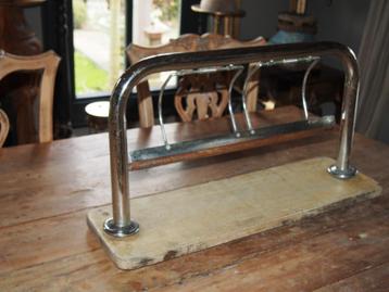 Vintage Inpakrolhouder beschikbaar voor biedingen