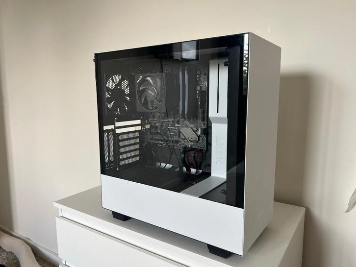 Te koop: Gaming PC zonder GPU en opslag, Computers en Software, Desktop Pc's, Zo goed als nieuw, 4 Ghz of meer, 16 GB, Gaming