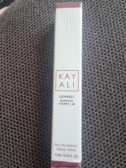 KAYALI Lovefest burning cherry eau de parfum travelspray, Sieraden, Tassen en Uiterlijk, Uiterlijk | Parfum, Nieuw, Verzenden