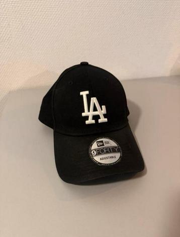 New Era Pet – Zwart met LA-logo (wit) | One Size beschikbaar voor biedingen