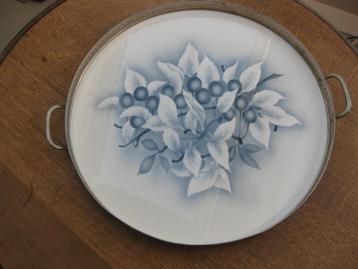 Zeer groot porseleinen dienblad met tinnen rand. beschikbaar voor biedingen