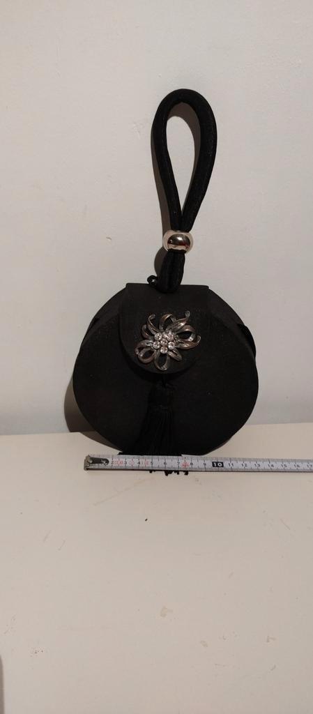 K330 AVONDTAS zwarte stof met lipstickhouder nieuw!, Sieraden, Tassen en Uiterlijk, Tassen | Damestassen, Nieuw, Avondtasje, Zwart