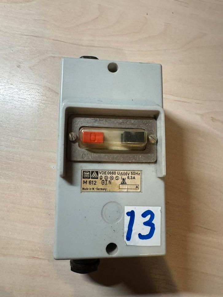 Industriële hoofdschakelaar M612 500V 6,3A, Hobby en Vrije tijd, Elektronica-componenten, Gebruikt, Ophalen of Verzenden