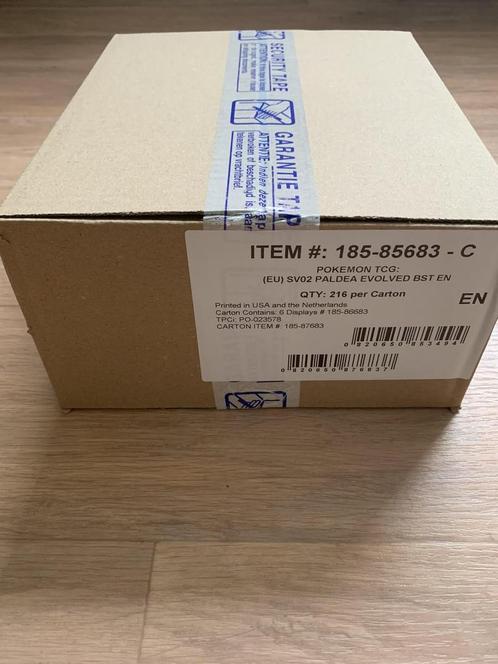 Paldea Evolved Case (op factuur mogelijk) (6 cases te koop), Hobby en Vrije tijd, Verzamelkaartspellen | Pokémon, Nieuw, Boosterbox