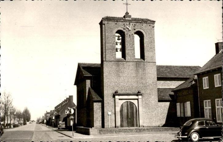 Schoondijke R.K. Kerk + VW kaver, Verzamelen, Ansichtkaarten | Nederland, Ongelopen, Zeeland, 1960 tot 1980, Ophalen of Verzenden