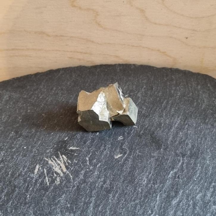 Pyriet, Verzamelen, Mineralen en Fossielen, Mineraal, Ophalen of Verzenden