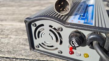 Giant acculader HP8208B1-N2 4pins XLR plug beschikbaar voor biedingen