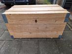 Stevige houten kist met metalen beslag op elke hoek, Ophalen, Gebruikt, 50 tot 100 cm, Grenenhout