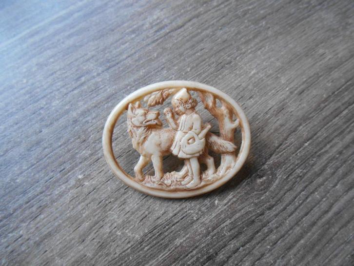 Winterhulp Nederland Sprookjes uitgave WHN broche Roodkapje, Verzamelen, Militaria | Tweede Wereldoorlog, Overige soorten, Overige typen